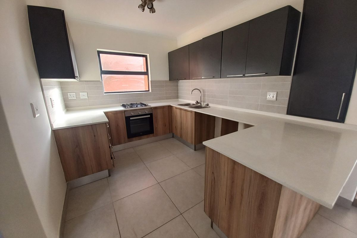 Cherry Blossom 2 bed 2 bath rental - Photo 5