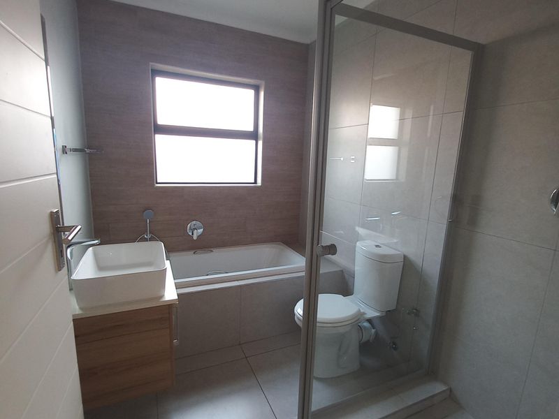 Cherry Blossom 2 bed 2 bath rental - Photo 10