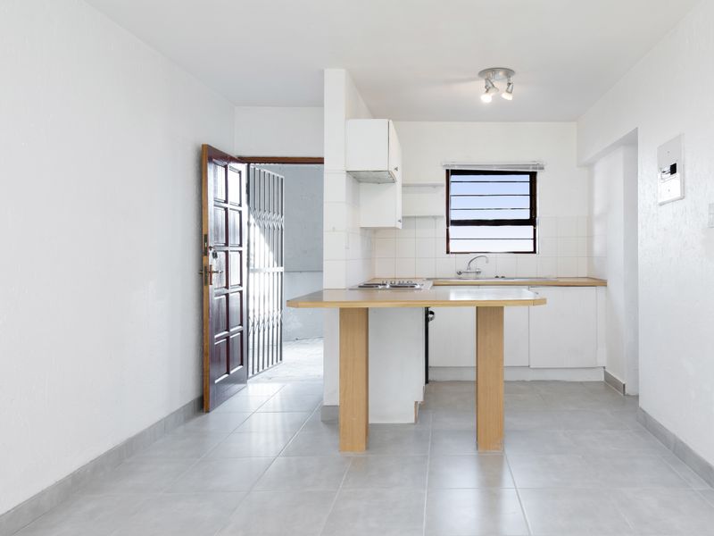 Ground Floor Studio, Cute as a Button - Photo 2