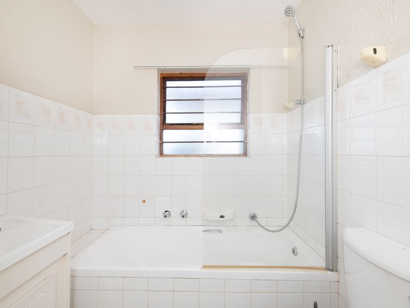 Ground Floor Studio, Cute as a Button - Photo 10