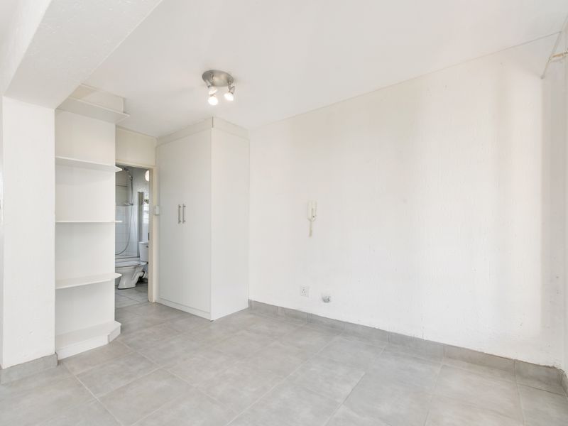 Ground Floor Studio, Cute as a Button - Photo 8