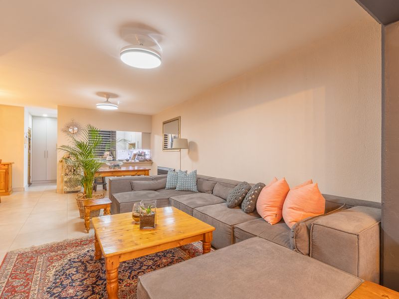 IMMACULATE 2 BED APARTMENT WITH VIEWS TO DIE FOR!! - Photo 9