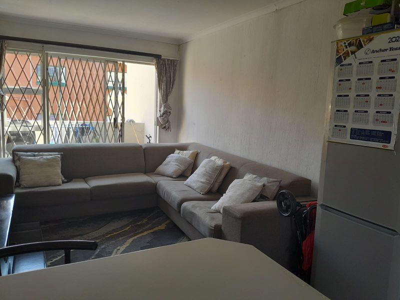 Stylish 2-Bedroom Townhouse! - Photo 3