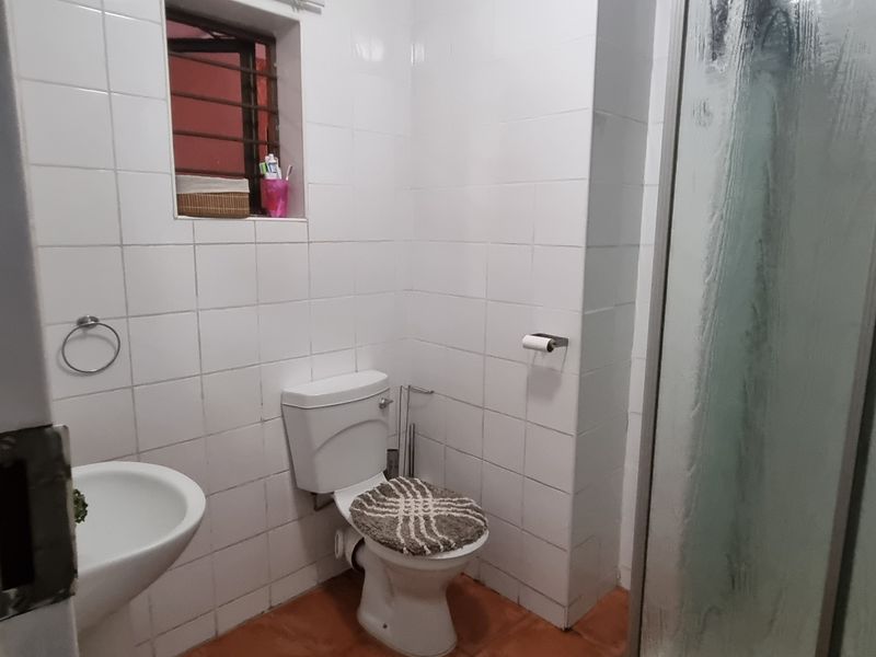Situated in Prime Location! - Photo 10