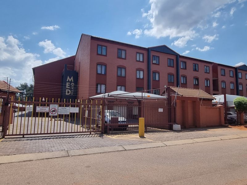 Situated in Prime Location! - Photo 2