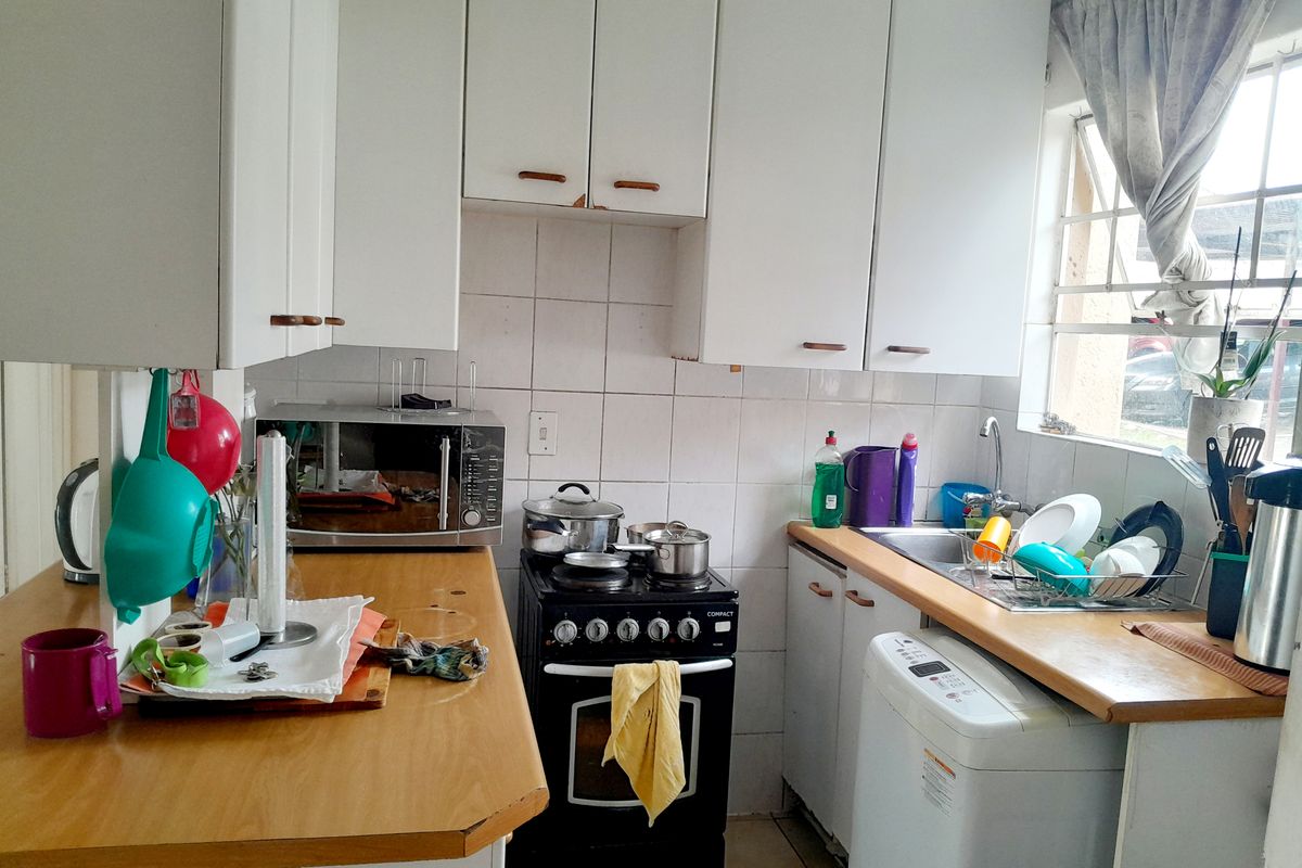 Secluded 2-Bedroom, ground floor townhouse available!! - Photo 5