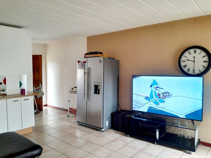 Secluded 2-Bedroom, ground floor townhouse available!! - Photo 3