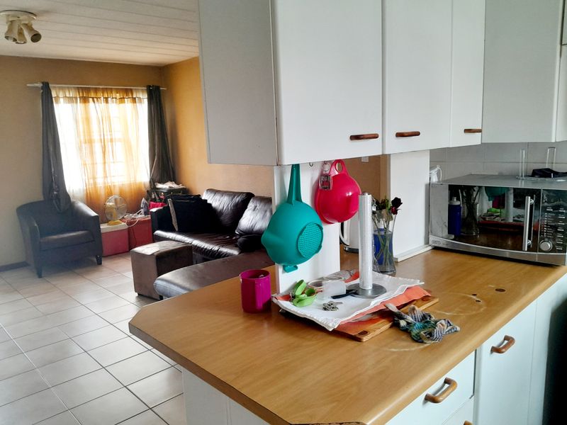 Secluded 2-Bedroom, ground floor townhouse available!! - Photo 6