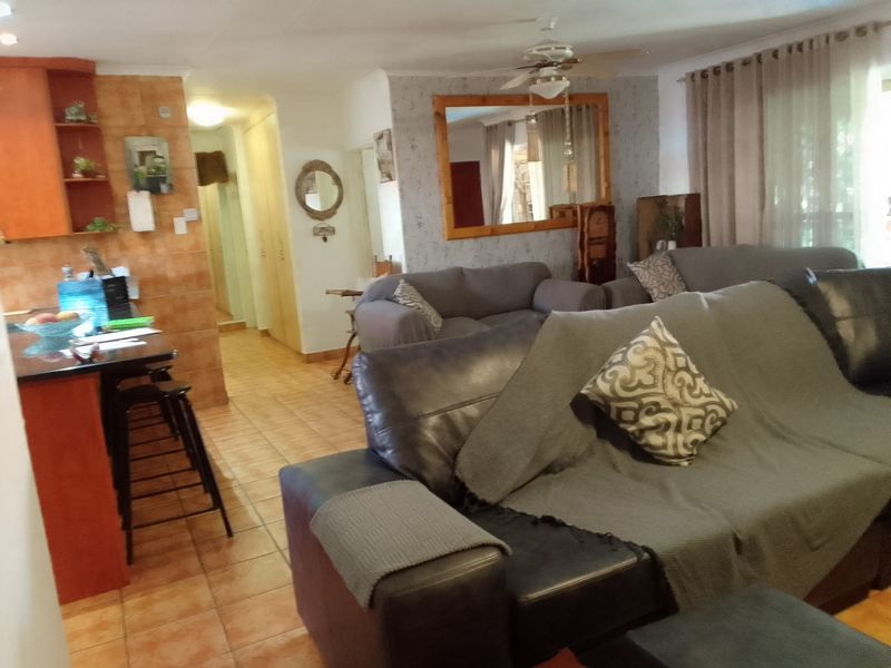 Charming House in East End - Photo 5