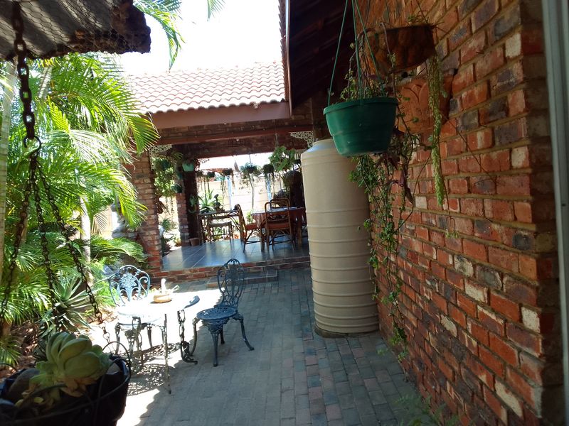 Charming House in East End - Photo 3