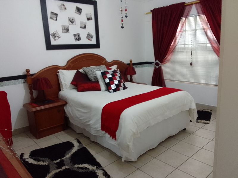 Charming House in East End - Photo 10