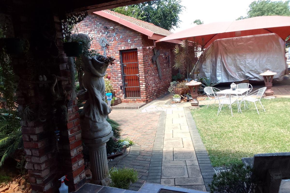 Charming House in East End - Photo 4