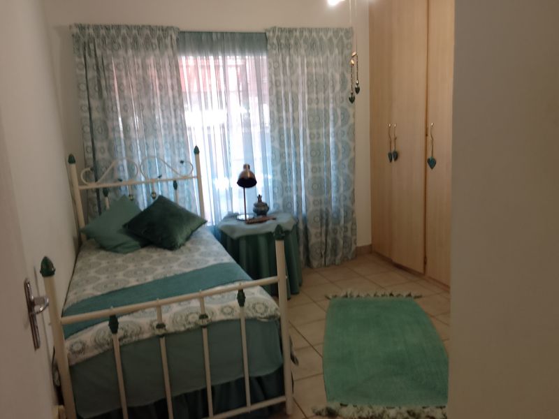 Charming House in East End - Photo 8