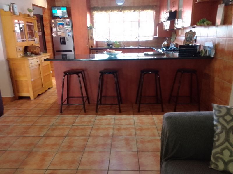 Charming House in East End - Photo 6