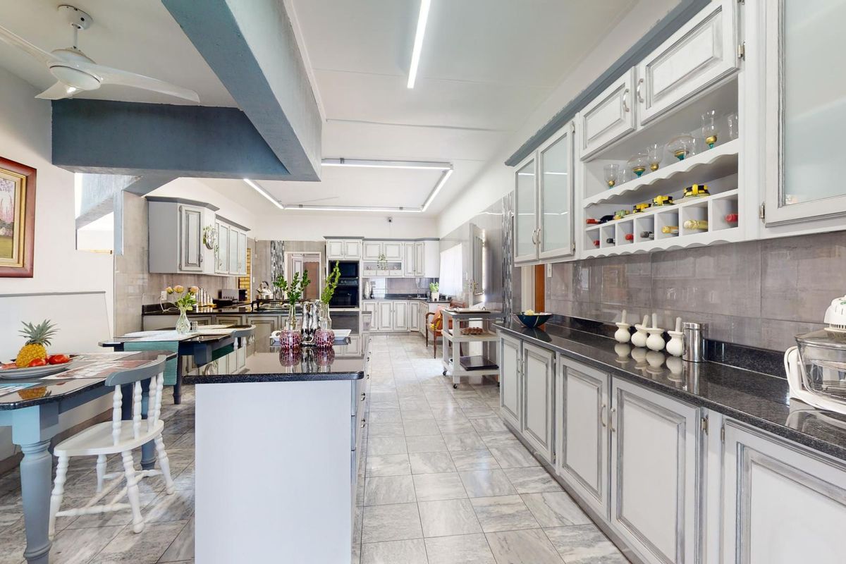 A LUXURIOUS HOME FOR SALE. - Photo 2