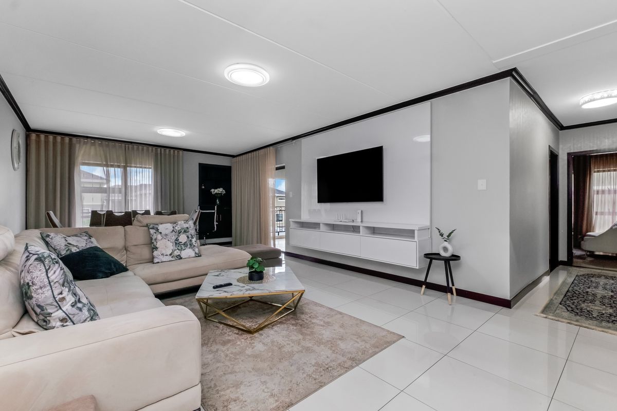 Modern Fully Furnished 3-Bedroom, 2-Bathroom First-Floor Apartment in Secure Estate - Photo 5