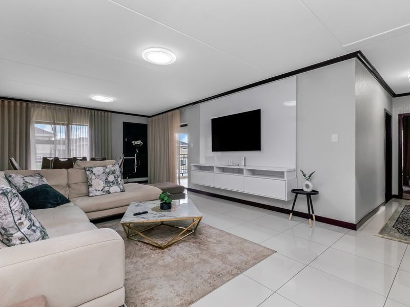 Modern Fully Furnished 3-Bedroom, 2-Bathroom First-Floor Apartment in Secure Estate - Photo 5