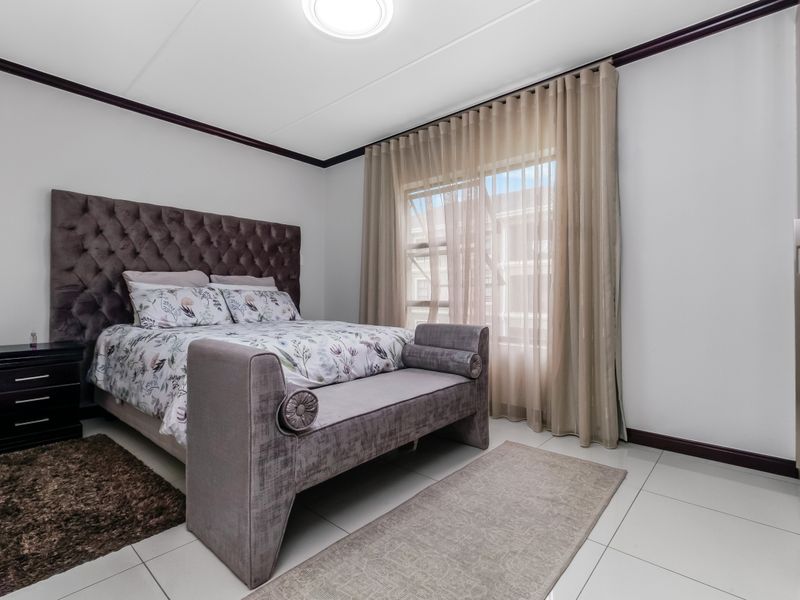 Modern Fully Furnished 3-Bedroom, 2-Bathroom First-Floor Apartment in Secure Estate - Photo 8