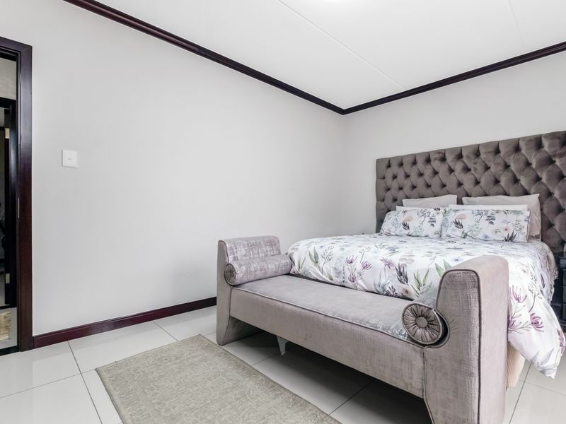 Modern Fully Furnished 3-Bedroom, 2-Bathroom First-Floor Apartment in Secure Estate - Photo 7