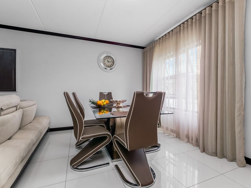 Modern Fully Furnished 3-Bedroom, 2-Bathroom First-Floor Apartment in Secure Estate - Photo 6