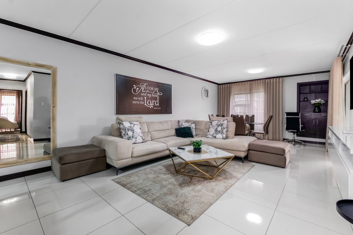 Modern Fully Furnished 3-Bedroom, 2-Bathroom First-Floor Apartment in Secure Estate - Photo 4