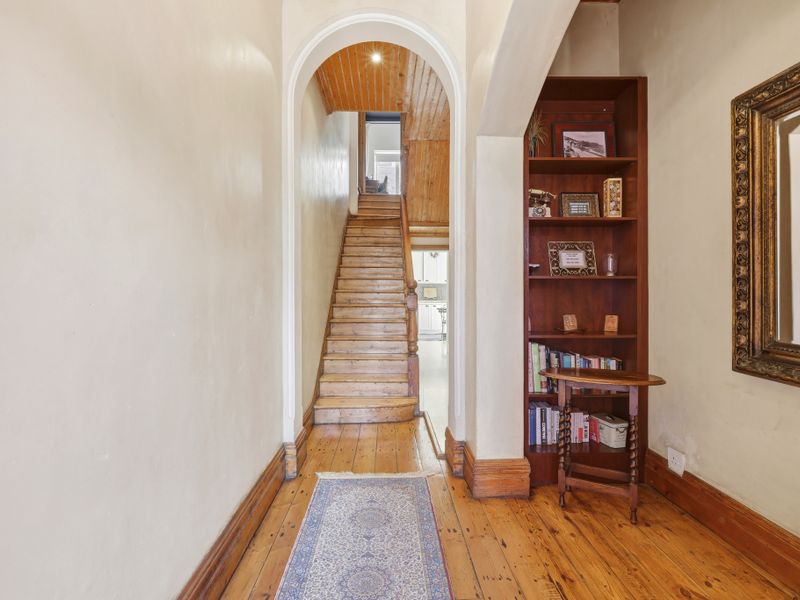 Blue Chip Income Generating Boutique Guesthouse - Photo 2