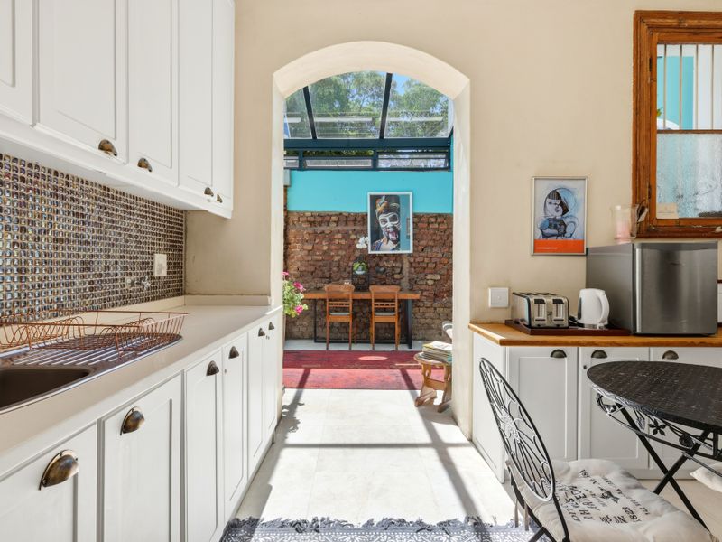 Blue Chip Income Generating Boutique Guesthouse - Photo 5