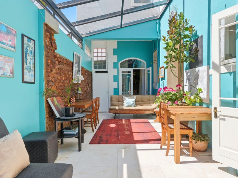 Blue Chip Income Generating Boutique Guesthouse - Photo 4