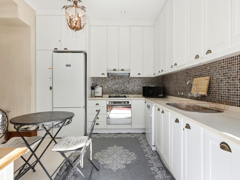 Blue Chip Income Generating Boutique Guesthouse - Photo 6