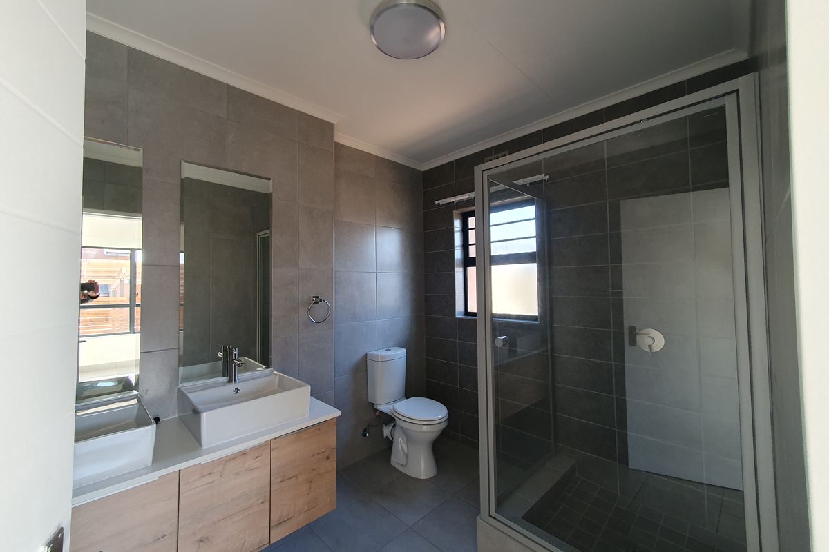 Stylish ground 3 bedroom family rental - Photo 4