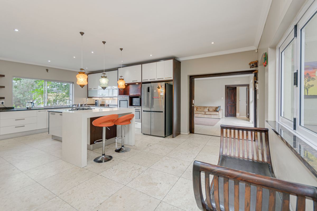 Luxury Acre Living with a Main Residence & Cottage in Bryanston East - Photo 5