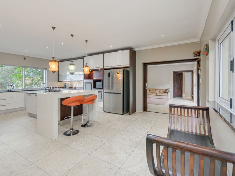 Luxury Acre Living with a Main Residence & Cottage in Bryanston East - Photo 5