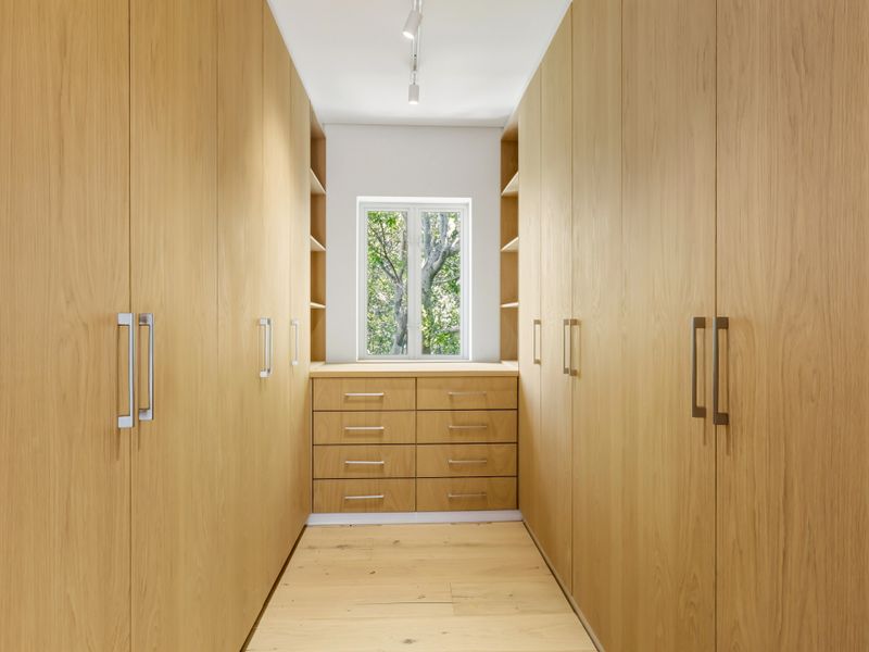 5 Bedroom Luxury Family Home - Photo 8