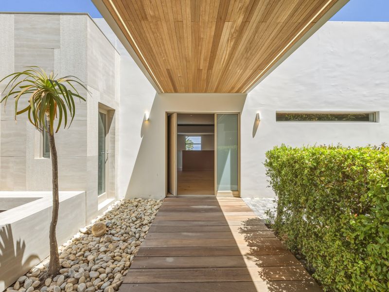 5 Bedroom Luxury Family Home - Photo 2