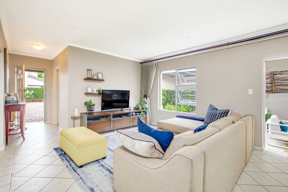 Exquisite 3-Bedroom Townhouse in the Heart of Bryanston East - Photo 2