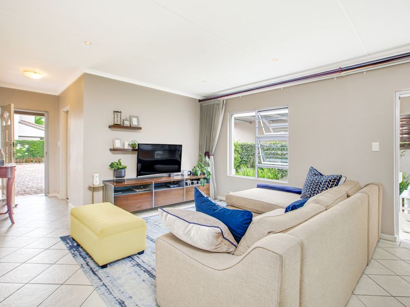 Exquisite 3-Bedroom Townhouse in the Heart of Bryanston East - Photo 2