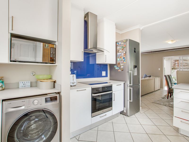 Exquisite 3-Bedroom Townhouse in the Heart of Bryanston East - Photo 5