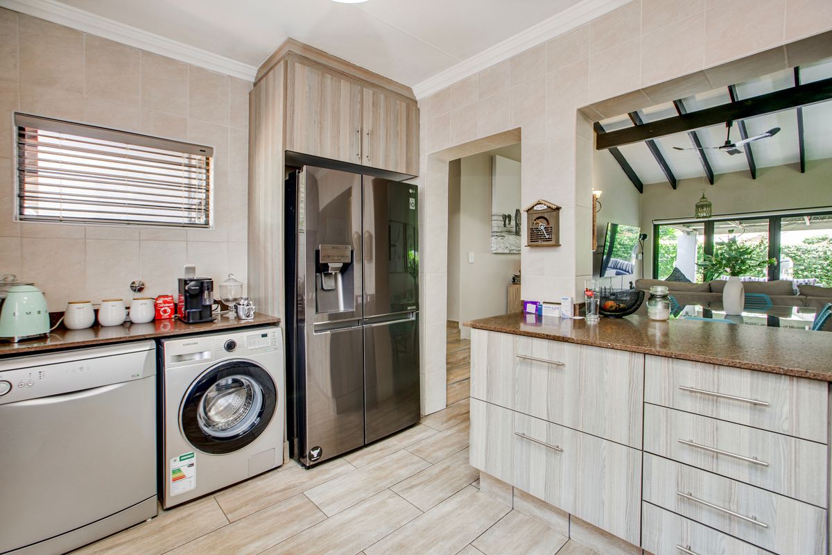 Exquisite Bryanston East Townhouse Offering Modern Elegance Throughout - Photo 5