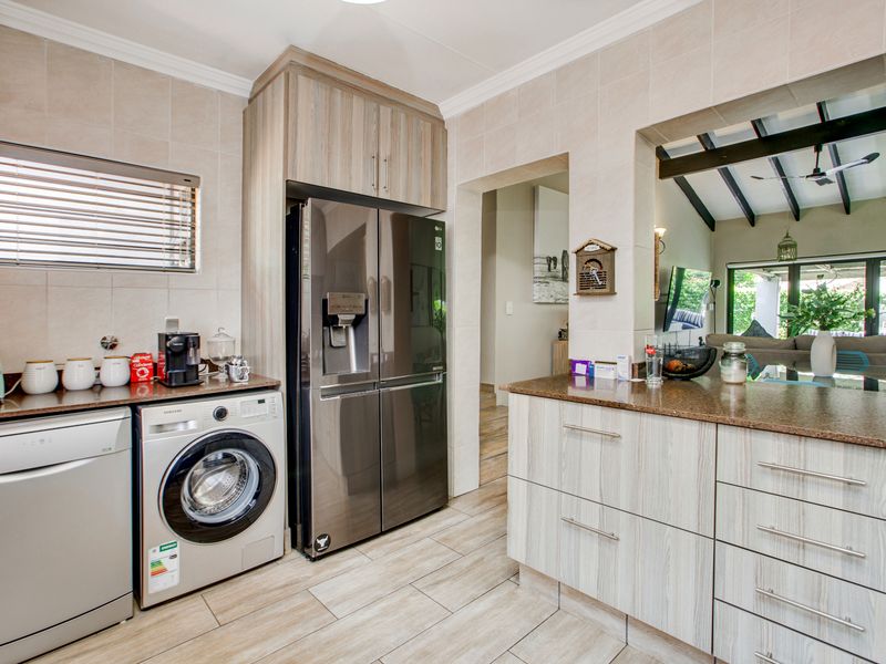 Exquisite Bryanston East Townhouse Offering Modern Elegance Throughout - Photo 5