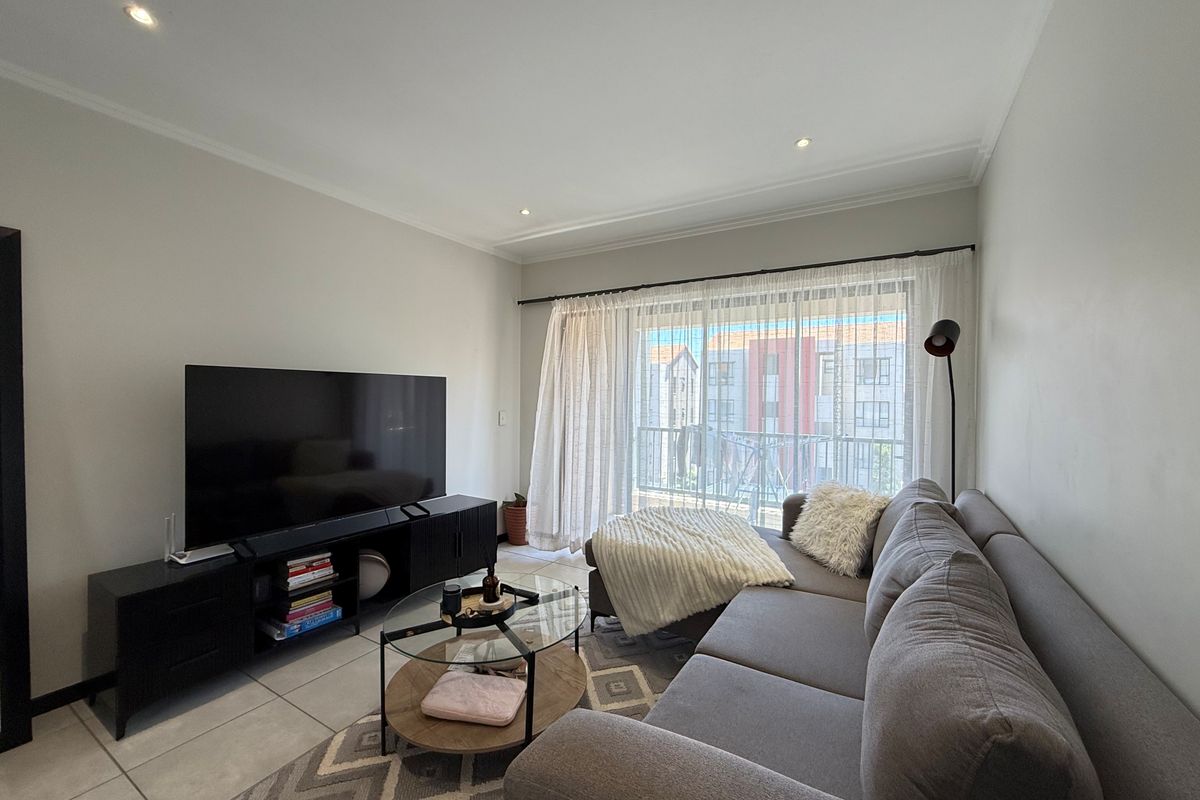 One Bedroom Second Floor Modern Apartment - Photo 2