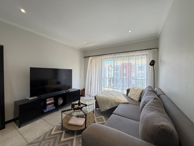 One Bedroom Second Floor Modern Apartment - Photo 2