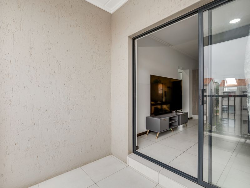 One Bedroom Second Floor Modern Apartment - Photo 6