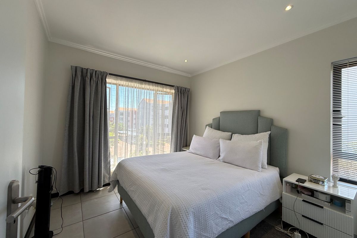 One Bedroom Second Floor Modern Apartment - Photo 3