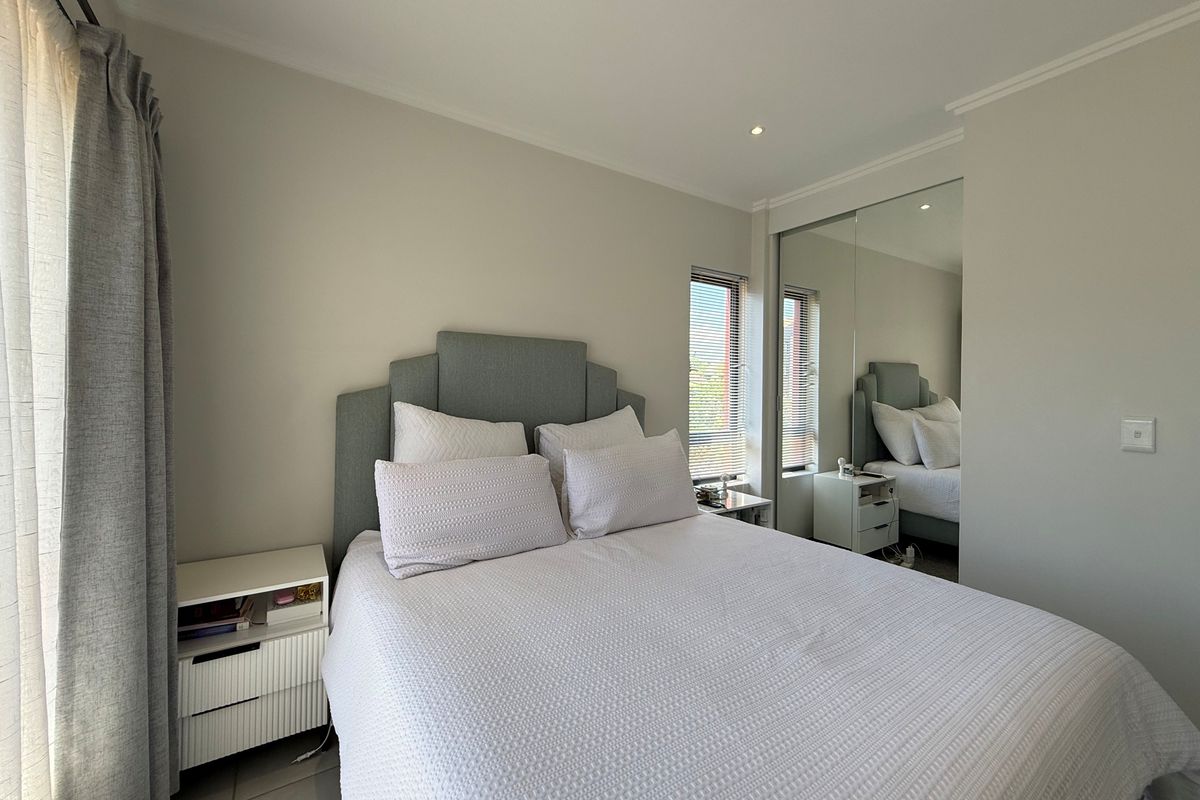 One Bedroom Second Floor Modern Apartment - Photo 4