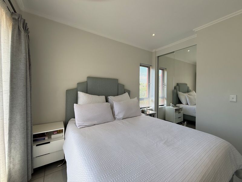 One Bedroom Second Floor Modern Apartment - Photo 4