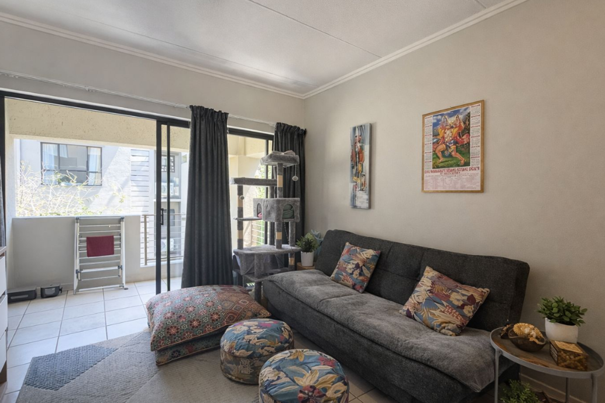 One Bedroom First Floor Apartment - Photo 4