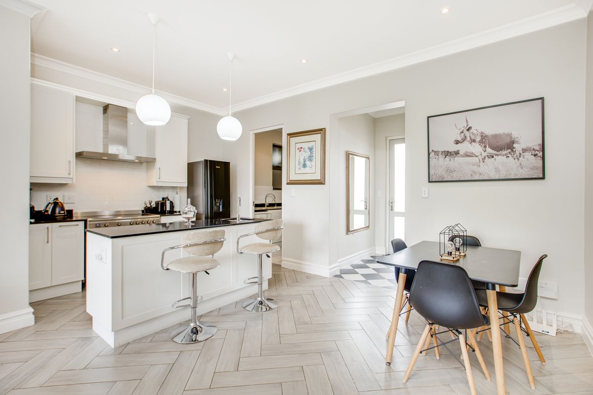 Where Elegance Meets Convenience – Your Bryanston Apartment Awaits - Photo 2