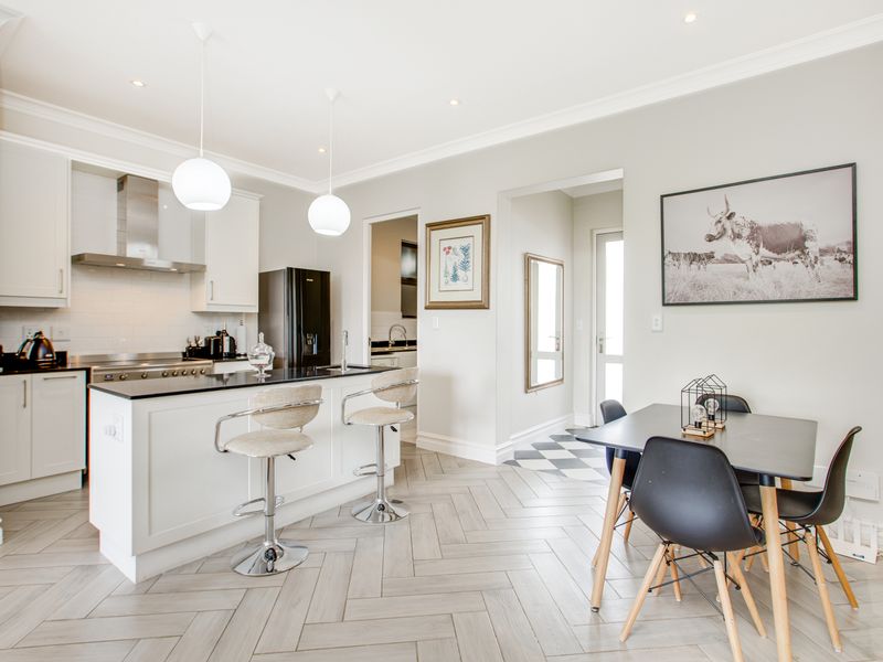 Where Elegance Meets Convenience – Your Bryanston Apartment Awaits - Photo 2