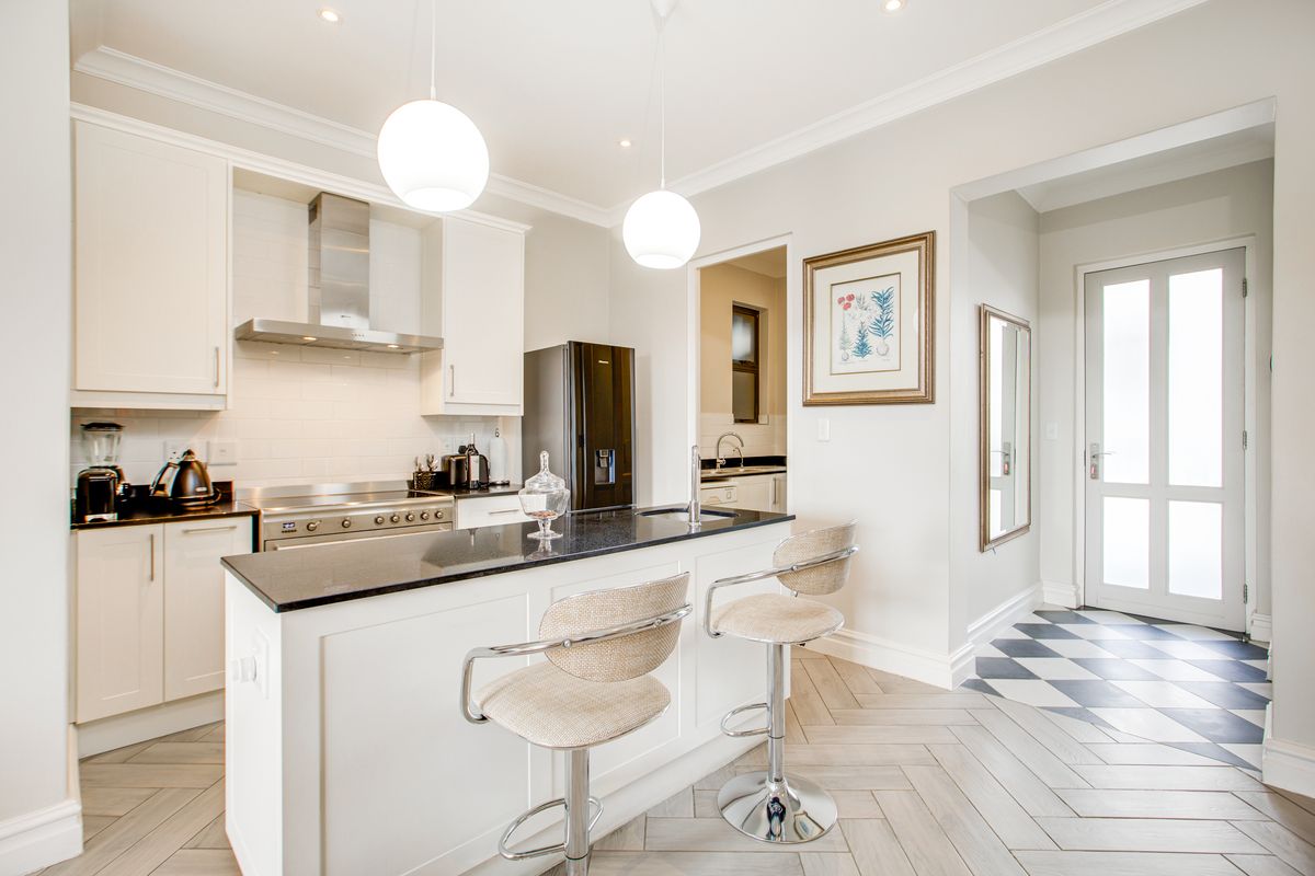 Where Elegance Meets Convenience – Your Bryanston Apartment Awaits - Photo 3