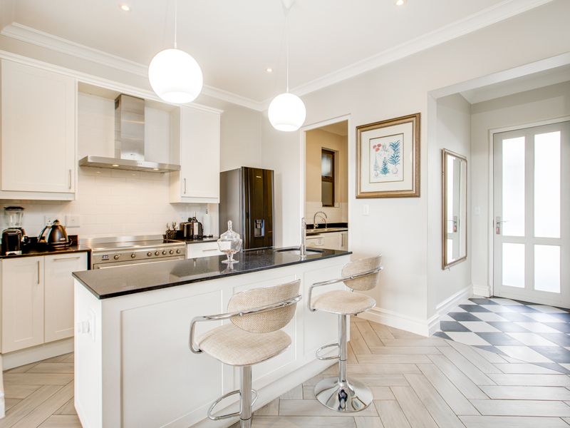 Where Elegance Meets Convenience – Your Bryanston Apartment Awaits - Photo 3